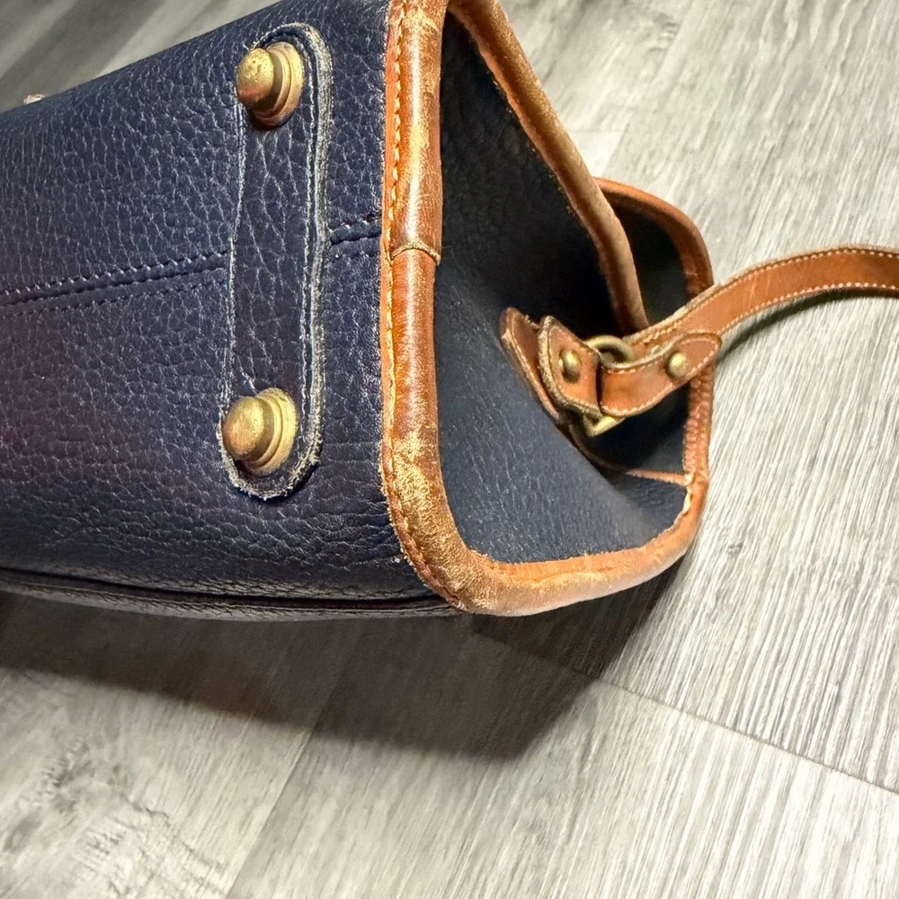 Vintage Dooney & Bourke 90’s medium Crossbag